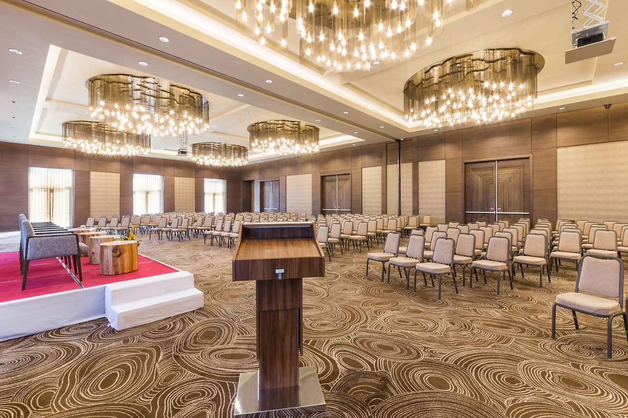 เรดิสัน คอลเลคชั่น โฮเทล บามาโก Hotel ภายนอก รูปภาพ