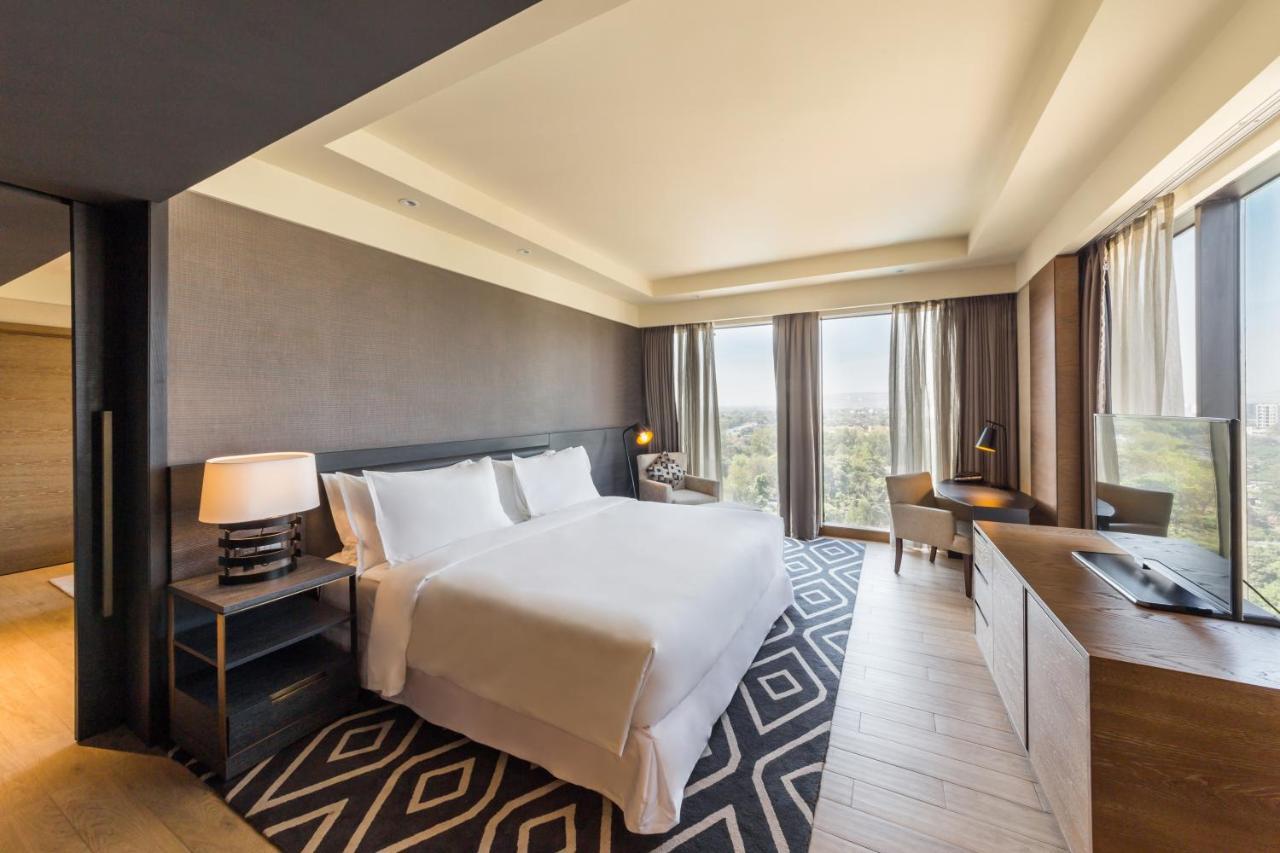 เรดิสัน คอลเลคชั่น โฮเทล บามาโก Hotel ภายนอก รูปภาพ